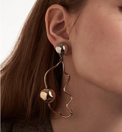 2017耳环新流行：耳环球球必屯时尚单品