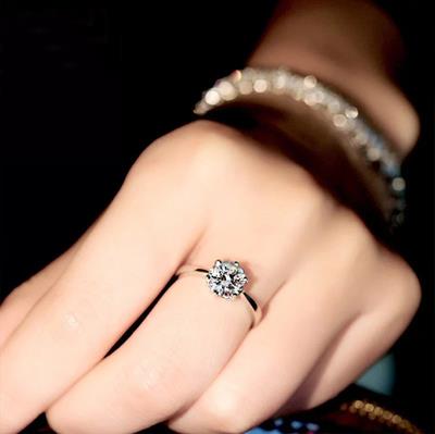 吸引眼球的时尚小配饰：软妹纸的标配