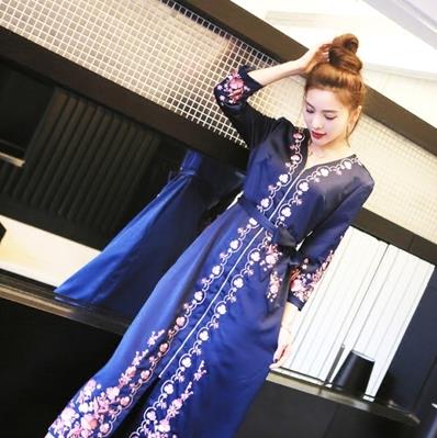 减龄V领连衣裙:get春夏小窍门 减龄V领连衣裙:get春夏小窍门