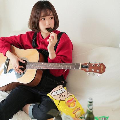 背带裤这样穿才能让人眼前一亮