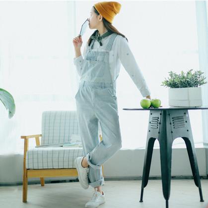 背带裤这样穿才能让人眼前一亮