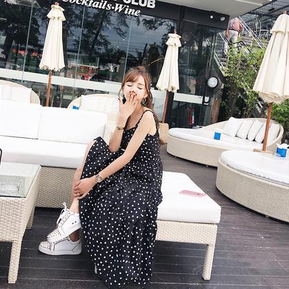 2017最炫吊带裙:俏皮与性感并存 2017最炫吊带裙:俏皮与性感并存