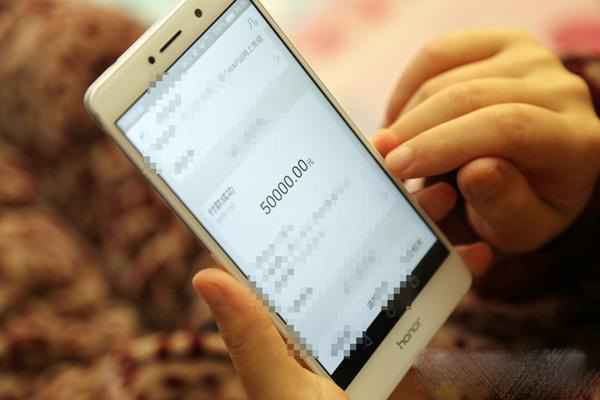 90后女孩辞职做代孕,赚20万供两妹妹上大学