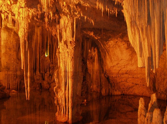 大自然的鬼斧神工：探秘国内十大最美溶洞排行榜