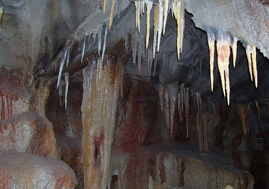 大自然的鬼斧神工：探秘国内十大最美溶洞排行榜