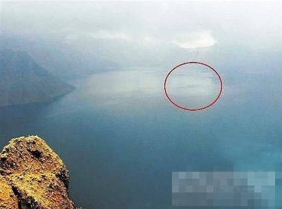 尼斯湖连体水怪上岸遭捕鱼人射杀