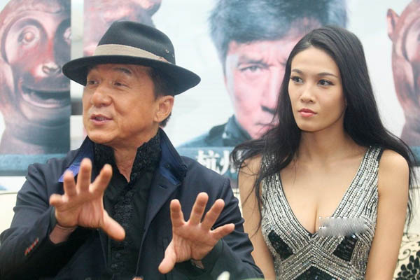 张蓝心和成龙什么关系 张蓝心成名大哥功不可没