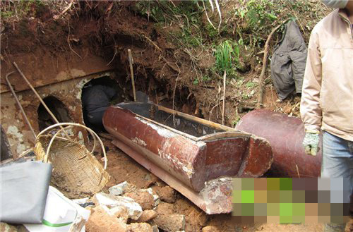 陕西挖出千年棺木 竟出现邪物虐杀村民（组图）