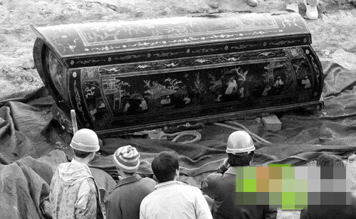 陕西挖出千年棺木 竟出现邪物虐杀村民(组图)