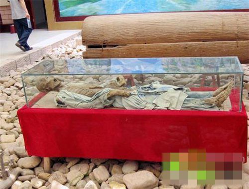 陕西挖出千年棺木 竟出现邪物虐杀村民(组图)