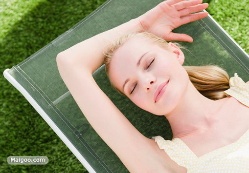 乳房保养知识:女性最毁饱满胸部的10大坏习惯