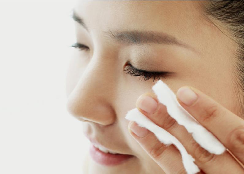 脸上长痘痘是什么原因:揭让脸上疯狂长痘6大原因 脸上长痘痘是什么原因:揭让脸上疯狂长痘6大原因