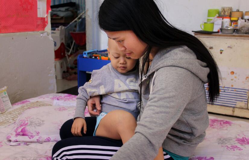 重病被父抛弃的孩子：10小时获捐百万，今日上北京