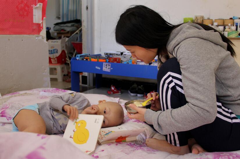 重病被父抛弃的孩子：10小时获捐百万，今日上北京