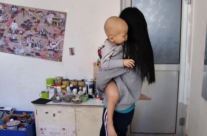 重病被父抛弃的孩子：10小时获捐百万，今日上北京