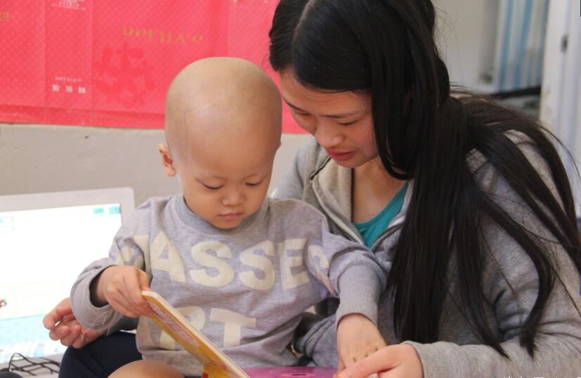 重病被父抛弃的孩子：10小时获捐百万，今日上北京