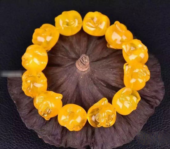 村民打水井挖到一石头！竟一夜暴富（组图）