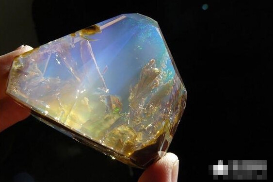 捡到这石头别扔：值一栋别墅