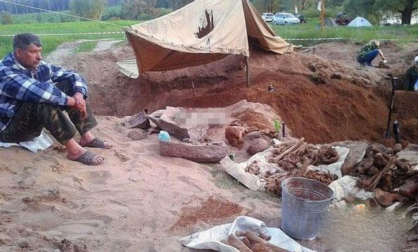 村子旁建水库挖出800多具尸骨：死因未解成谜（图）