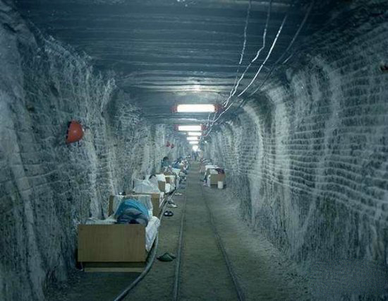 奇怪!大家花钱睡矿坑 这到底是怎么回事?