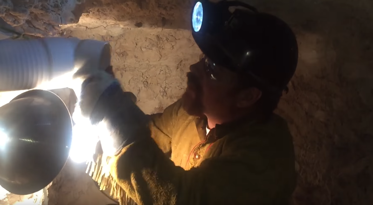 奇怪!大家花钱睡矿坑 这到底是怎么回事?