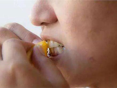 香蕉的作用价值不可小觑:扔车里一夜竟发生这事 香蕉的作用价值不可小觑:扔车里一夜竟发生这事