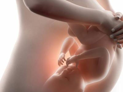 为啥胎儿在羊水里能睁开眼睛 胎儿在子宫都会做什么