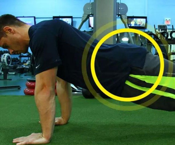 俯卧撑的正确做法图：教你俯卧撑10个要点正确做俯卧撑