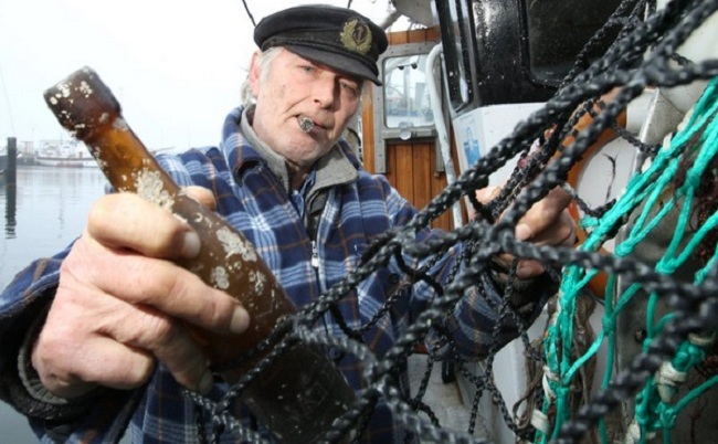 德国妇女竟捡到世界上最古老漂流瓶