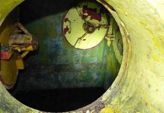 男子误入神秘工厂 一发现太疯狂（组图）