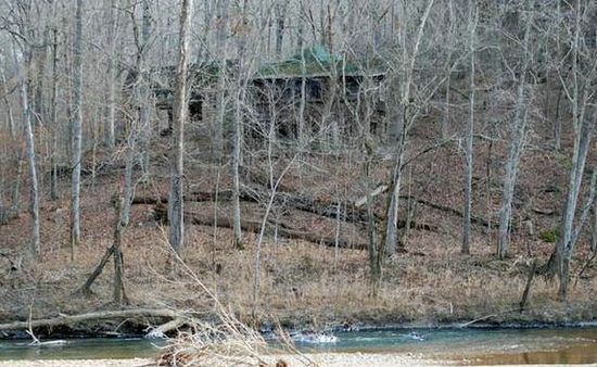 男子探险废弃小屋：实拍画面让众人惊讶（组图）