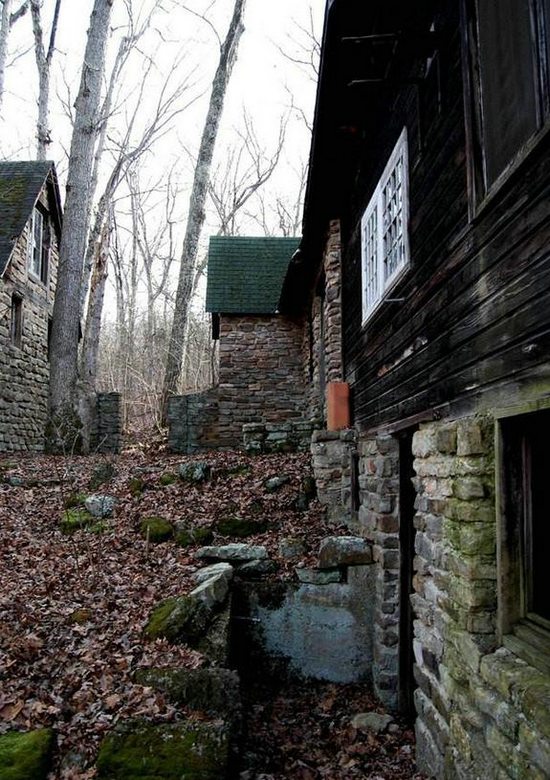 男子探险废弃小屋：实拍画面让众人惊讶（组图）