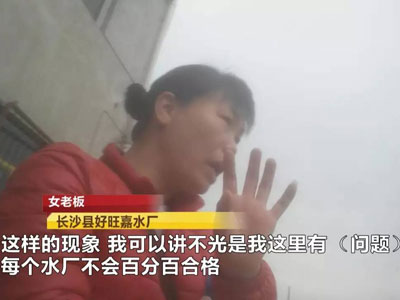 平时喝的桶装水竟从臭水沟取出：太吓人了（图）