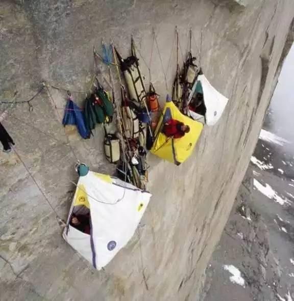 实拍:住在陡峭悬崖上的钉子户们（组图）