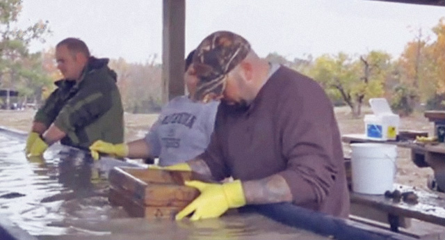 【捡到钻石】这里钻石全部免费：靠运气谁捡到归谁