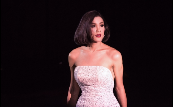 泰国人妖表演的尴尬：罕见泰国人妖表演秀画面（图）