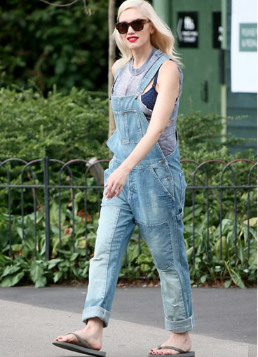 牛仔背带裤搭配:达人教你8种好看的牛仔背带裤搭配 牛仔背带裤搭配:达人教你8种好看的牛仔背带裤搭配