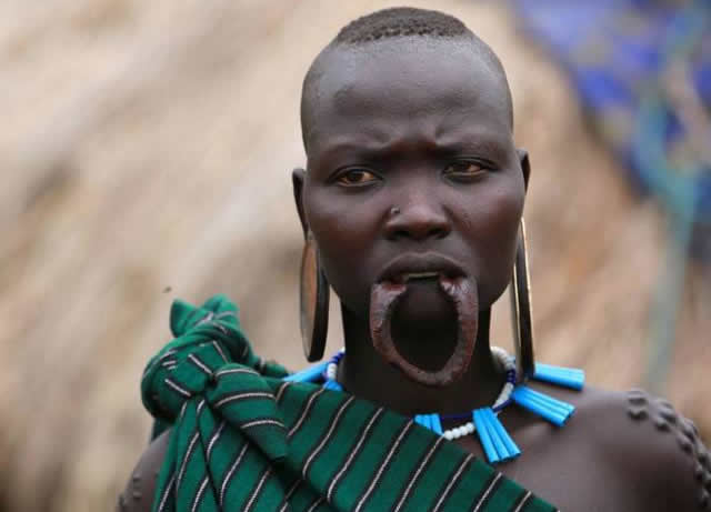 世界十大奇异民族：十大奇异民族的女人大盘点