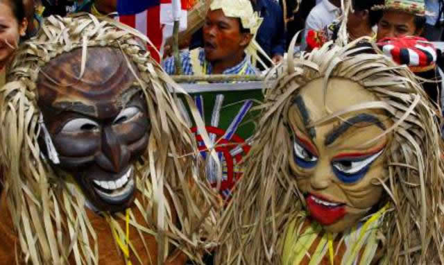 世界十大奇异民族：十大奇异民族的女人大盘点