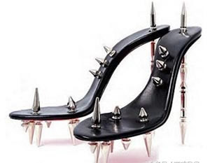 十大最奇葩的高跟鞋：10双高跟鞋史上最恐怖最奇葩