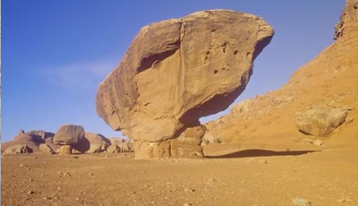 世界上最疯狂的十大平衡石：屹立百年不倒（组图）