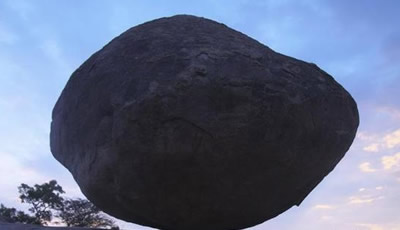 世界上最疯狂的十大平衡石：屹立百年不倒（组图）