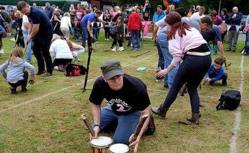 外国人就是会玩:20种世界上最奇葩的比赛(图文解析) 外国人就是会玩:20种世界上最奇葩的比赛(图文解析)