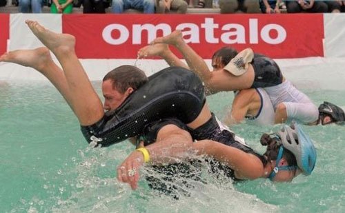 外国人就是会玩：20种世界上最奇葩的比赛（图文解析）