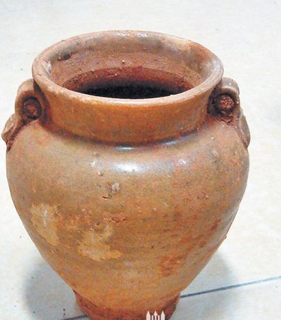 村民发现古墓看到魂瓶，吓得楞不让动（图）