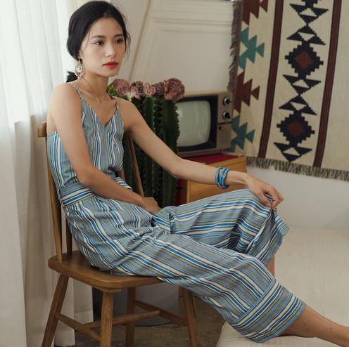 高腰休闲连体裤2017新款图片：连体裤穿出甜美范