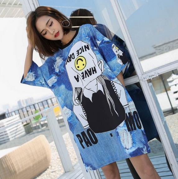 夏季女装印花中长T恤搭配：中长T恤引领时尚潮流