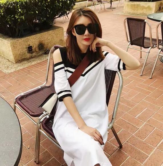 夏季女装印花中长T恤搭配：中长T恤引领时尚潮流