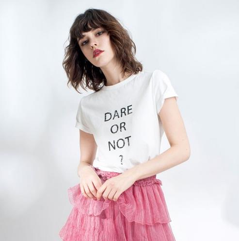 短裤怎么搭配圆领T恤：6种T恤搭配玩转多彩夏日 