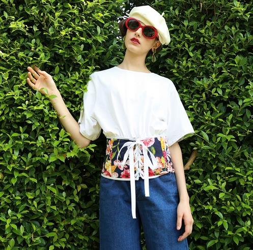 短裤怎么搭配圆领T恤：6种T恤搭配玩转多彩夏日 